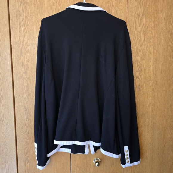 Nygard Women's Black Blazer with White Trim, EUC 3X - Picture 5 of 7